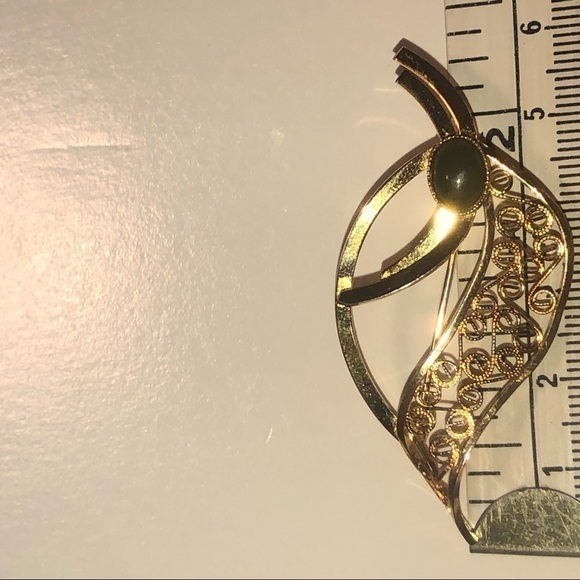 VTG Amsel Gold Fill Filigree Leaf Brooch w Oval Jade Cabochon Stone 2.4” - Picture 2 of 6